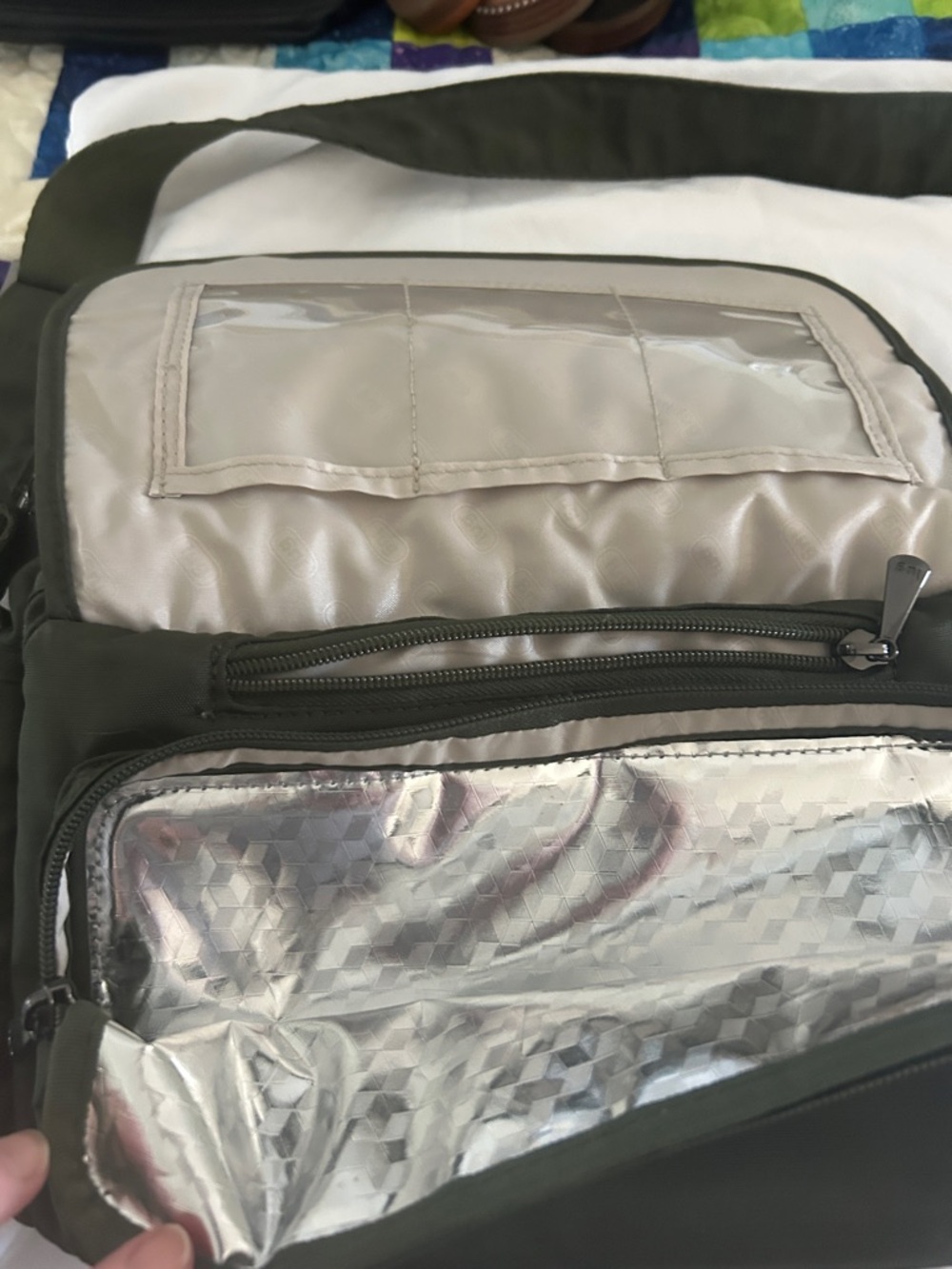 lug Quilted Messenger Bag - Olive
Wings - Picture 5 of 7